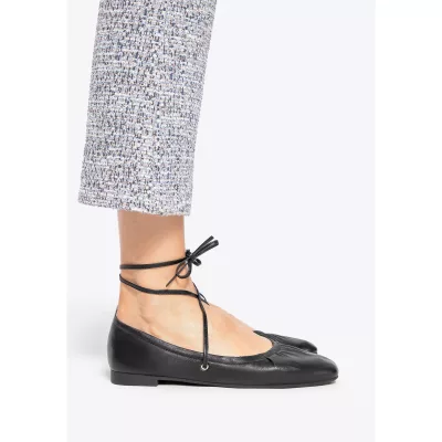 Wittchen Baleriny ze skóry naturalnej z wiązaniem czarne