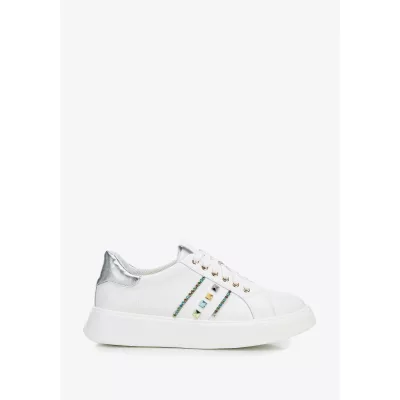 Wittchen Sneakersy z imitacji skóry z ozdobami biało - srebrne